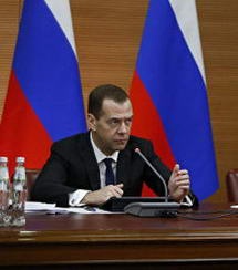 Медведев пообещал кинопродюсерам решить проблему казначейских счетов