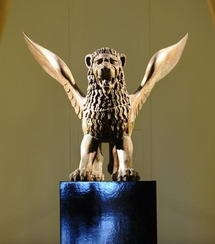 На Венецианском кинофестивале вручили первую награду