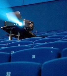 Музеям и библиотекам разрешат показ кино без прокаток